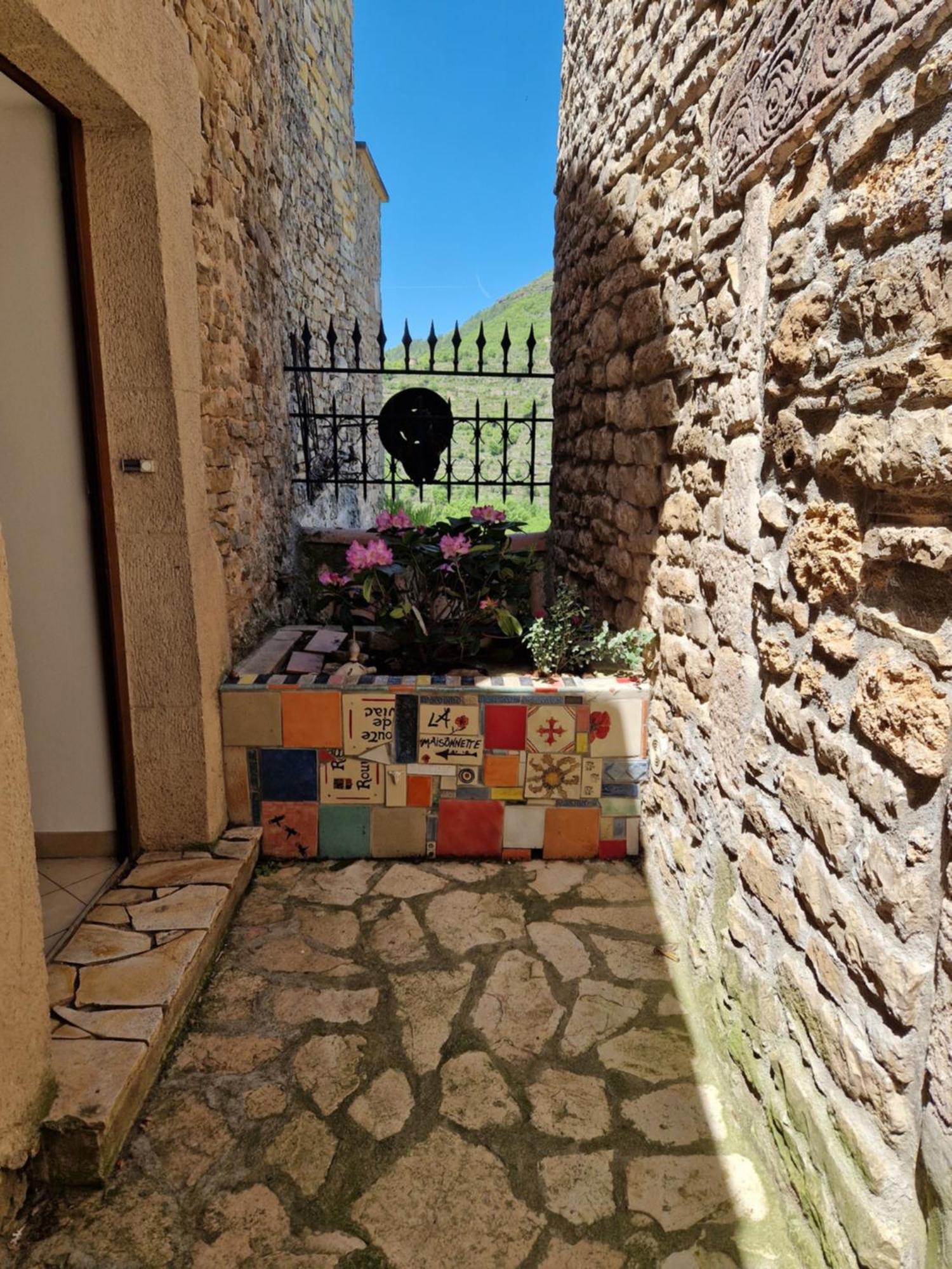 La Maisonnette Avec Belle Vue A St Rome De Tarn *